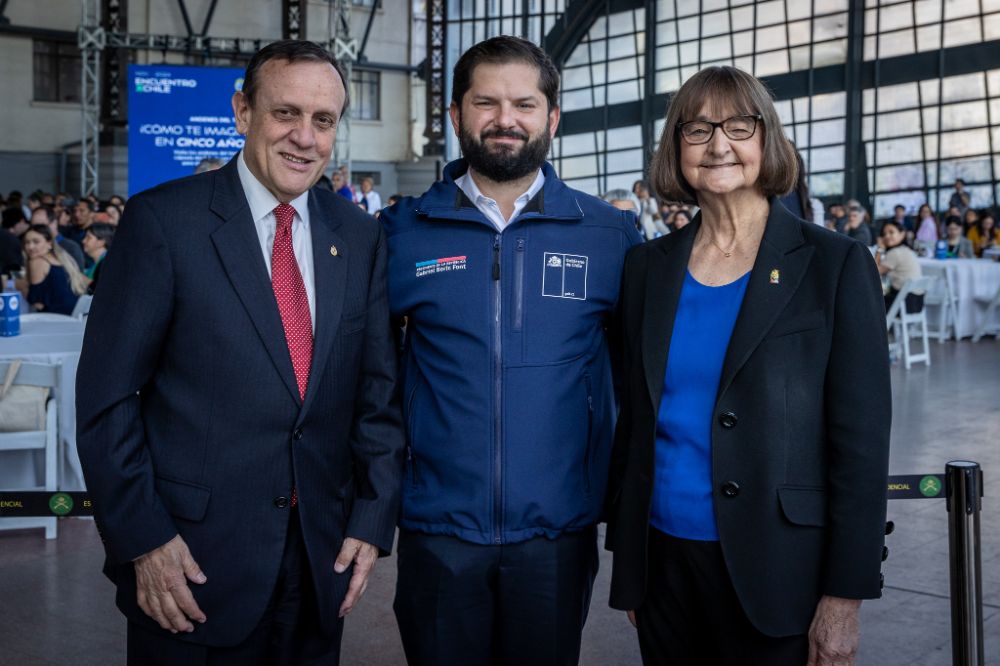 El Presidente Boric, la Rectora Rosa Devés y el rector Ignacio Sánchez fueron quienes dieron la bienvenida e iniciaron el encuentro. 